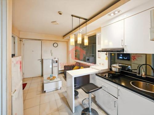 Jatinegara Apartment | Cozy 2BR Bassura Apt pool WI-FI Netflix