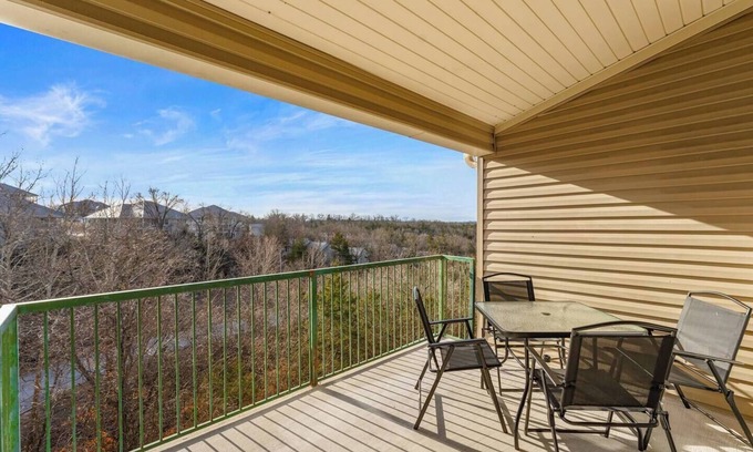 Branson Apartment | Cozy 2BR Condo with a View and Amenities!