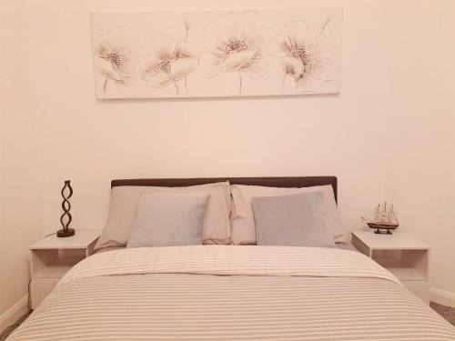Leeds Apartment | Cozy 2BR Home Leeds Free Parking & Wifi Pets Welcome