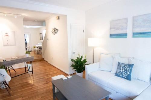 Historic District House | Cozy 2br home w/parking in downtown Annapolis