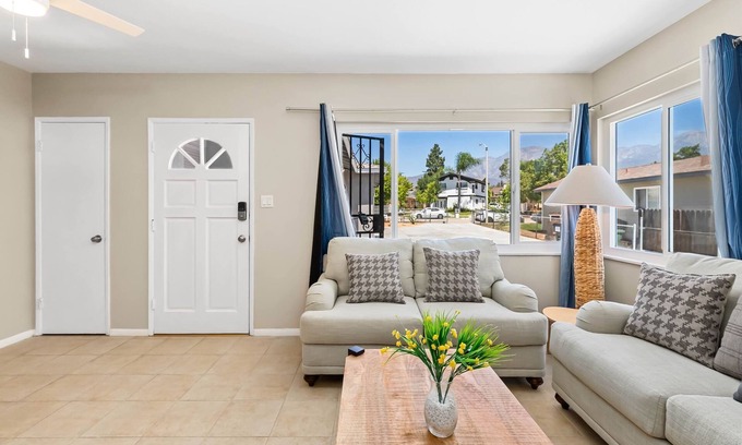 Ontario House | Cozy 2BR Home With Bright Interior Relaxing Patio