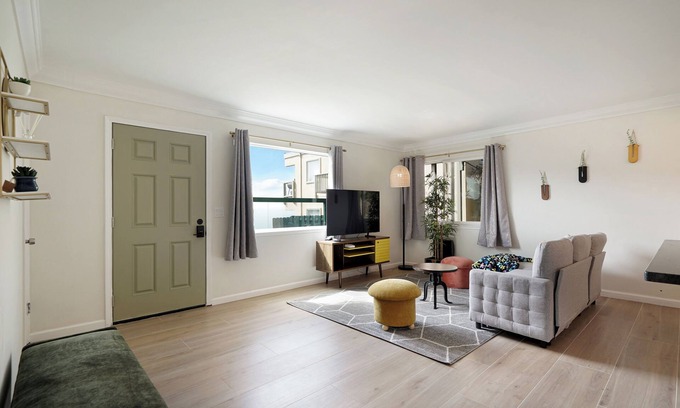 Pacifica Apartment | Cozy 2BR Mountain View Private Deck