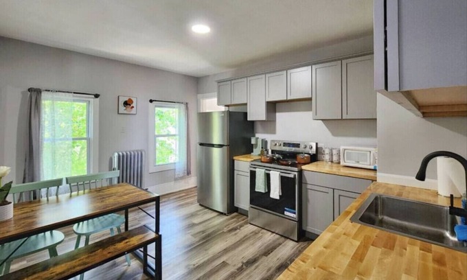 Springfield Apartment | Cozy 2BR Retreat Near Downtown Springfield