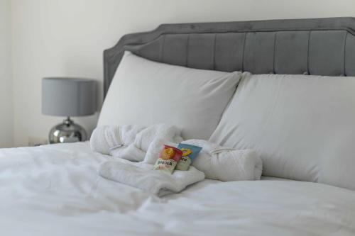 Filton House | Cozy 2BR terrace w/garden & parking