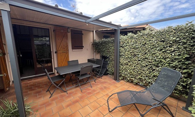 La Franqui Villa | Cozy 2BR Villa with Mezzanine, Pool, A/C, Parking, Near Beach & Shops in La Franqui