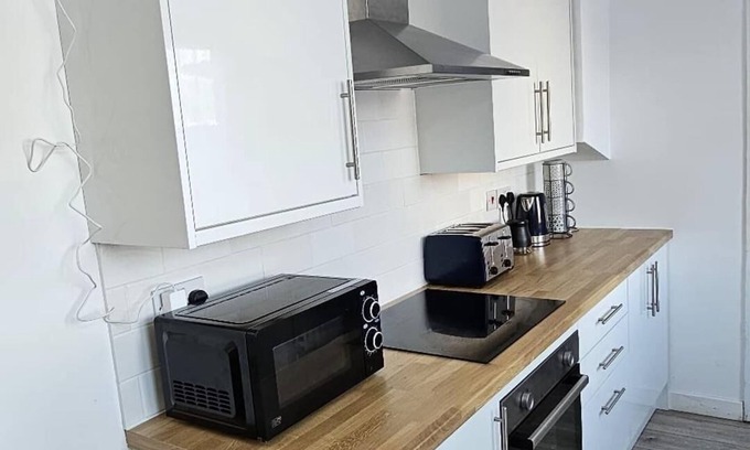 Becontree House | Cozy 3-bed House in Dagenham