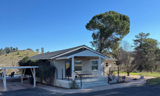 Templeton House | Cozy 3-Bedroom, 2-Bath Retreat on Acreage- Quiet Country Charm Minutes from Town
