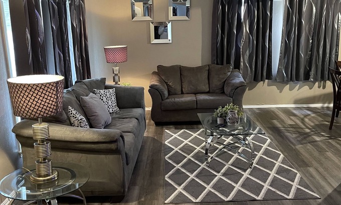 Euclid House | Cozy 3 bedroom 2 bath