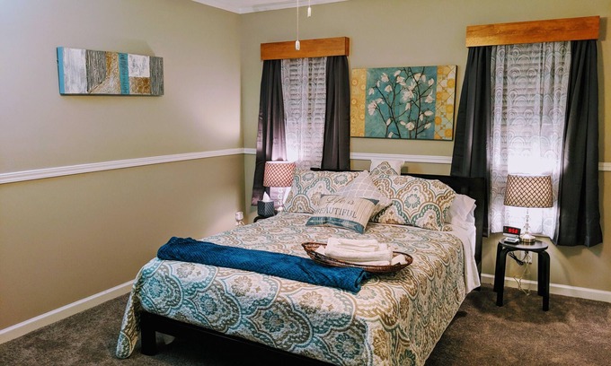Stone Mountain House | Cozy 3 Bedroom/2 Bath Home in Stone Mountain