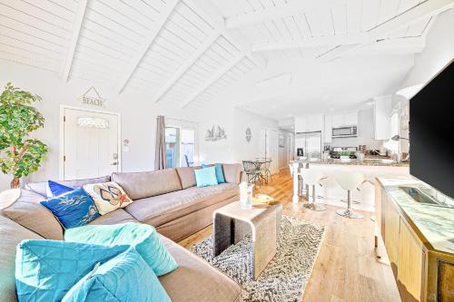 Balboa Peninsula House | Cozy 3 Bedroom Across from Playground on the Beach
