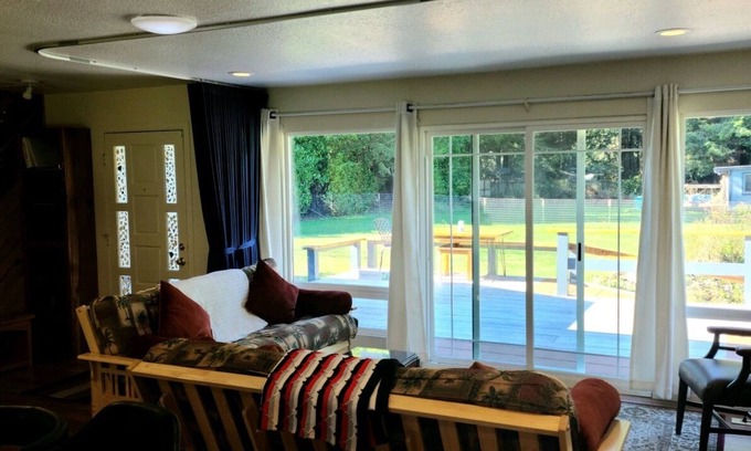 Crescent City Cabin | Cozy 3 bedroom cabin