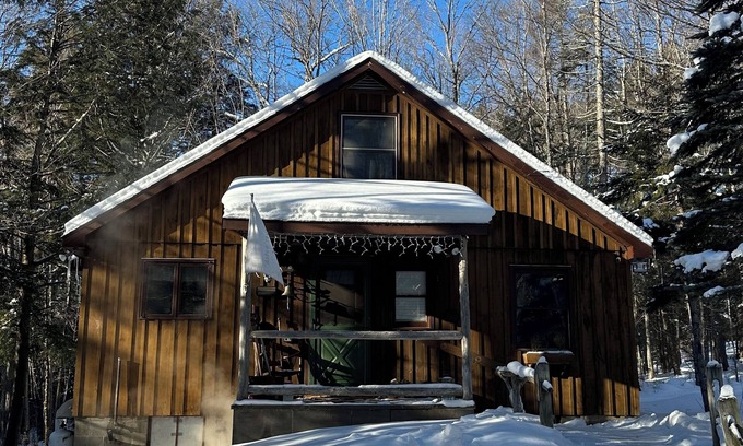 Indian Lake Cabin | Cozy 3-bedroom cabin in welcoming Indian Lake with WiFi/30 mins to Gore Mt