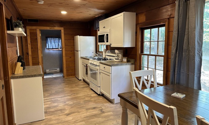Rhinelander Resort | Cozy 3-bedroom cabin on Wisconsin River Chain -n200' from the Beach Bar & Grill