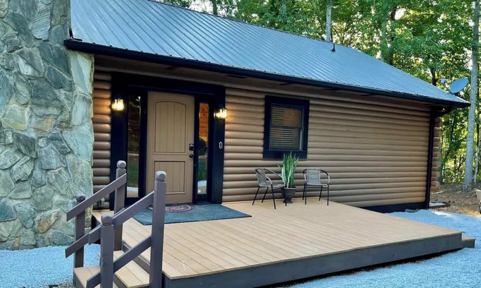 Westminster Cabin | Cozy 3-bedroom Cabin by Lake Hartwell