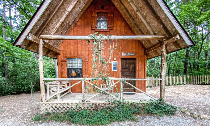 Bruno Cabin | Cozy 3-bedroom cabin just 3 miles from the Buffalo River!