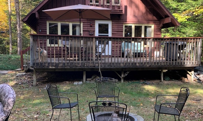 Bridgton Ski Chalet | Cozy 3-bedroom chalet in lovely Bridgton 1/4 mile from pleasant mountain Skiing
