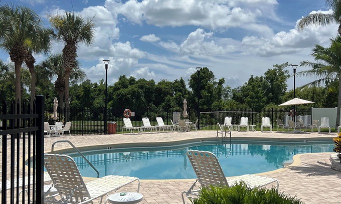 Fedhaven Condo | Cozy 3-bedroom condo in adorable Poinciana with WiFi, fitness, pools and more!