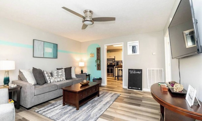Gallatin House | Cozy 3-Bedroom Cottage by the Lake!