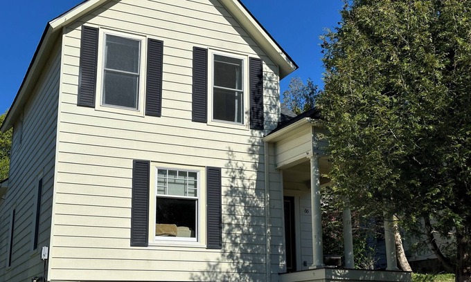 Petoskey Cottage | Cozy 3-bedroom cottage in Downtown Petoskey
