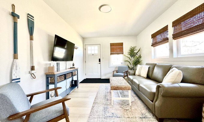 Erie House | Cozy 3 Bedroom Cottage Your Home Away From Home.