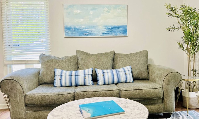 East Raleigh House | Cozy 3-Bedroom Getaway