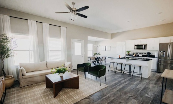Ozark House | Cozy 3 Bedroom Home - 35 miles from Branson