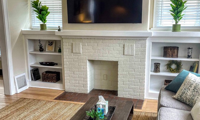 Shorewood Apartment | Cozy "3" Bedroom Home I Shorewood