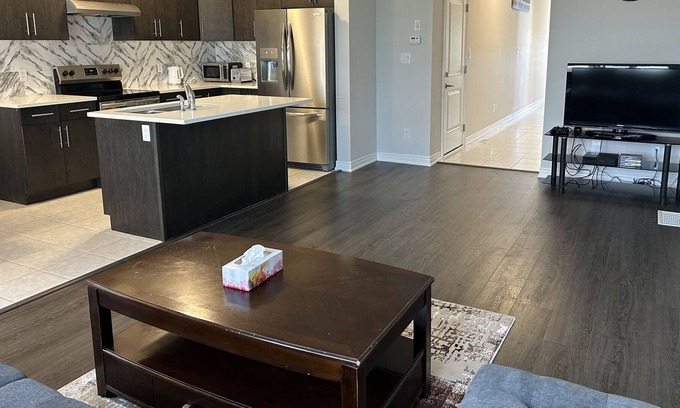 Welland House | Cozy 3 Bedroom Home -Near Falls!