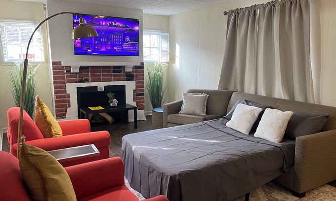 Dayton House | Cozy 3-bedroom house in tranquil Dayton with WiFi, AC