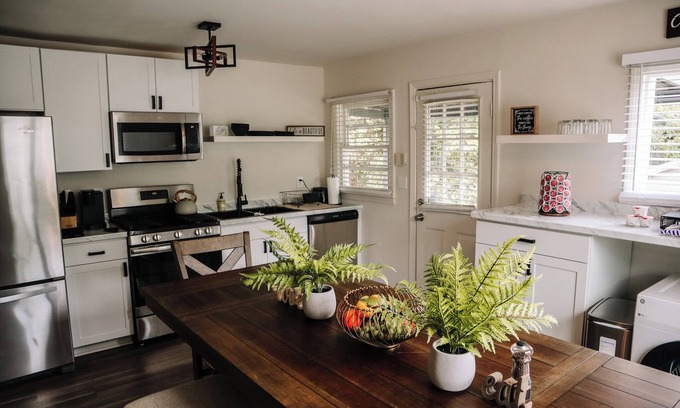 Belvedere Park House | Cozy 3-bedroom house in Decatur with AC, WiFi