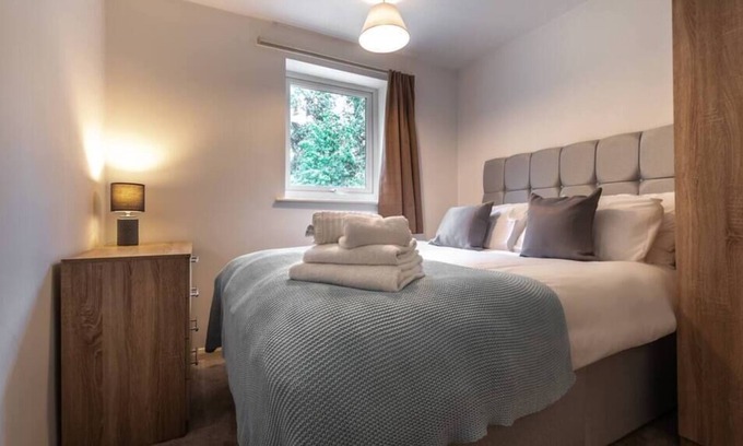 Reading Other | Cozy 3 bedroom house, sleeps 6 with parking