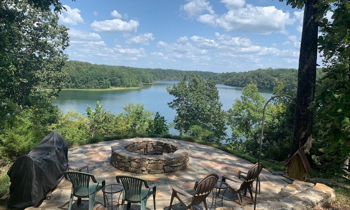 Northport House | Cozy 3-bedroom house on Lake Tuscaloosa with a BEAUTIFUL VIEW.