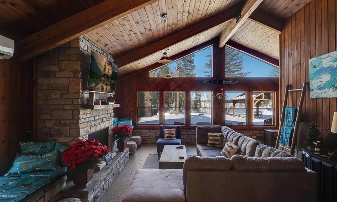 Kalkaska Cottage | Cozy 3-Bedroom Manistee Lakefront Cottage