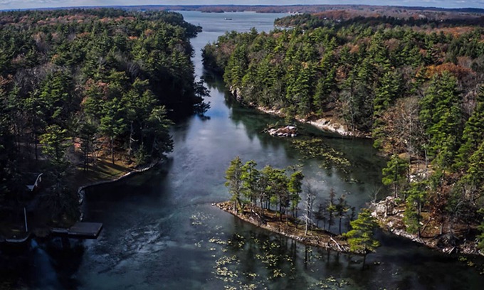 Frontenac House | Cozy 3-bedroom mobile home, Stay 5 days you get a free private boat tour