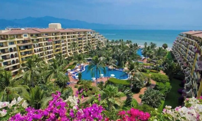 Marina Vallarta Resort | Cozy 3 bedroom Family Beach Condo in beachfront Resort in Puerto Vallarta!