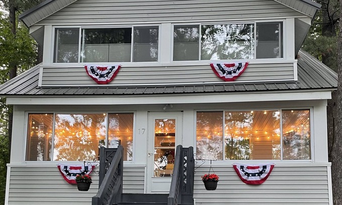 Windham Cottage | Cozy 3 bedroom seasonal cottage with very short walk to private community beach