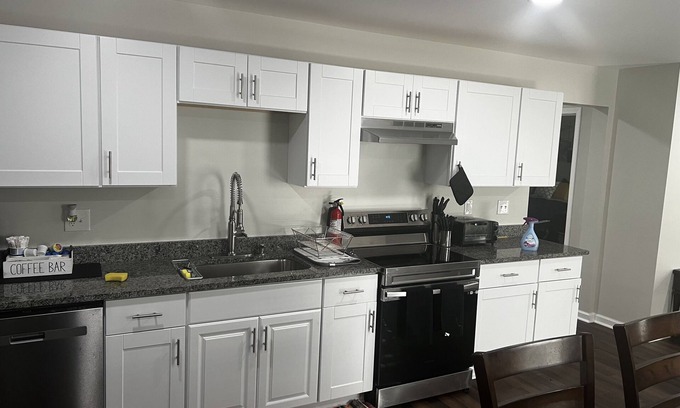 Ellenwood House | Cozy 3-Bedroom Suite