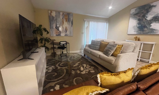 Valdosta House | Cozy 3-bedroom townhome in Valdosta w/amenities