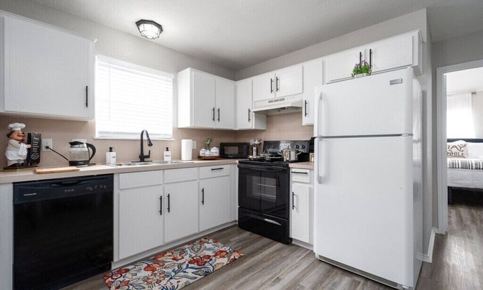Killeen House | Cozy 3-bedroom Townhome in Charming Killeen With WiFi, AC