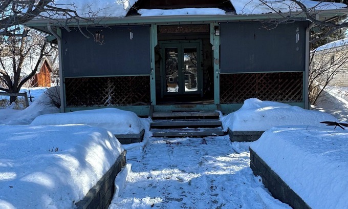 Bellevue House | Cozy 3-bedroom winter getaway in Bellevue