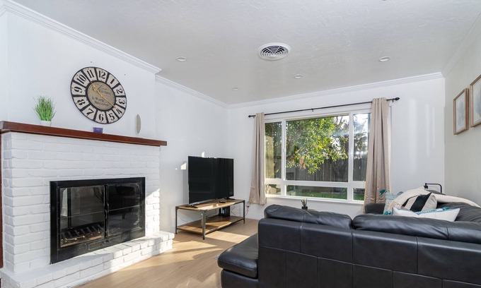 Southwestern Sacramento House | Cozy 3 bedrooms house