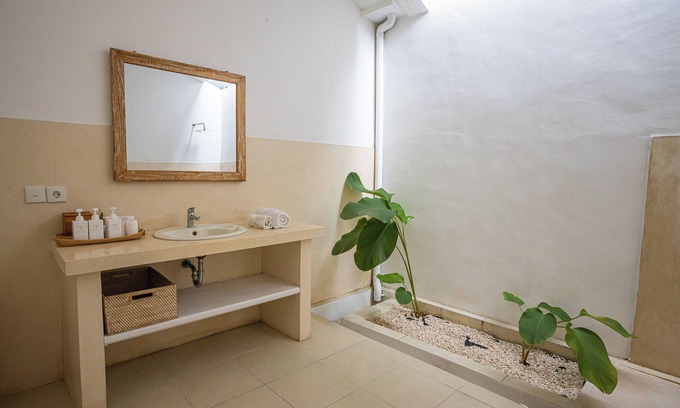 Nakula House | cozy 3 bedrooms villa in quiet location surround tourist area. Family friendly.