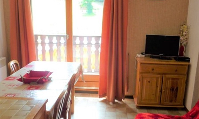 Station de Drouzin le Mont Apartment | Cozy 3-room at trail start, 4 pers