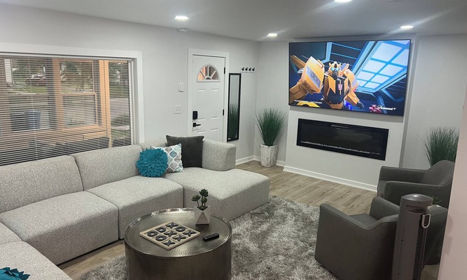 Ericsson House | Cozy 3BD Retreat with Plenty Space for Family & Friends!