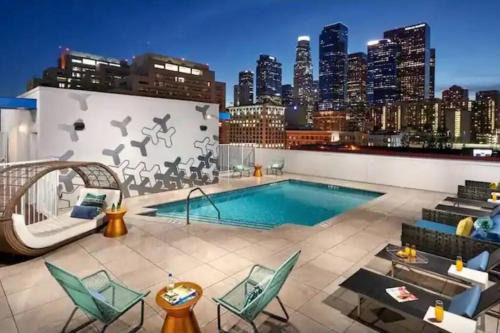 Little Tokyo Apartment | Cozy 3bed Condo with balcony & a rooftop pool