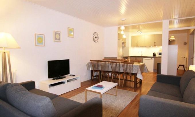Viel-Alpe Apartment | Cozy 3BR Apartment, Sleeps 8, Ski-In/Out, Garage, South-Facing Balcony, Alpe d'Huez