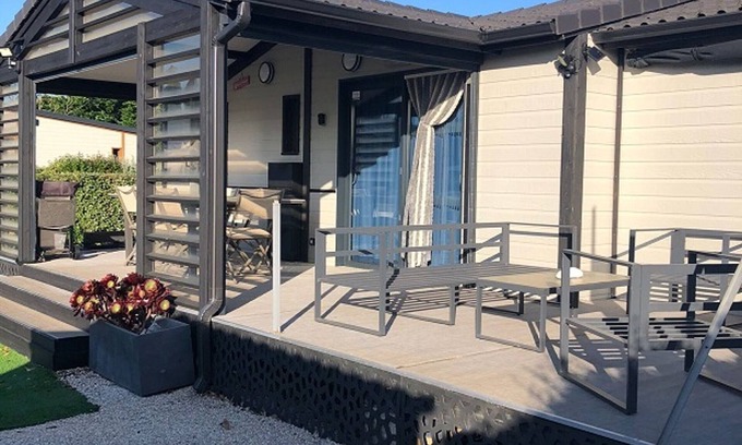 Pomerols Ski Chalet | Cozy 3BR Chalet with Pool Access, Near Mediterranean Beaches