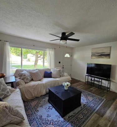 Mentor Headlands House | Cozy 3BR Cottage Near Headlands