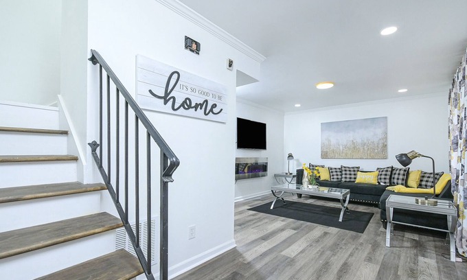 Union City House | Cozy 3BR Townhouse Minutes from Downtown & Airport