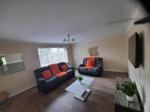 Sutton Coldfield Apartment | Cozy 4-bed House in Walmley